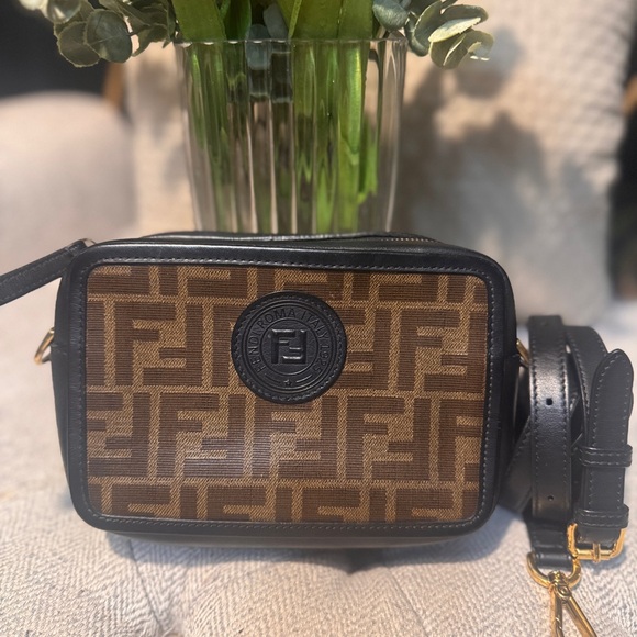 Fendi ROMA Camera bag *PRICE is FIRM* - Picture 3 of 17